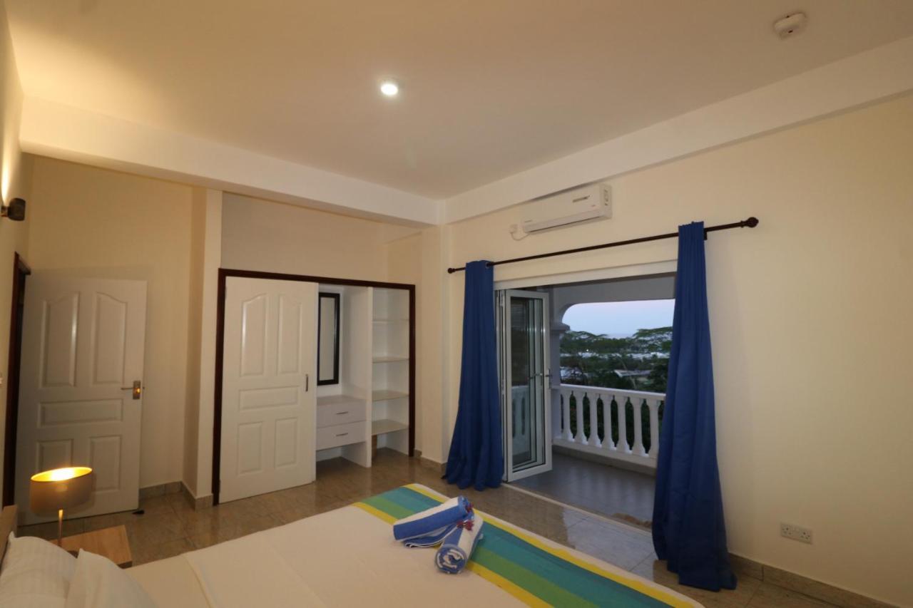Le Ronce Villa Anse Royale Exterior photo